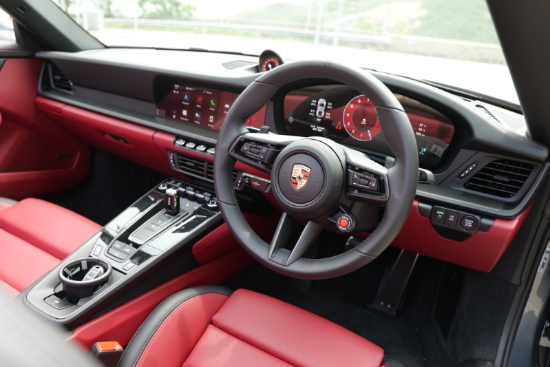 2025年版保时捷Porsche 911 Carrera Cabriolet (992.2)改用12.6吋弧形全数码仪表板 2025年版保时捷Porsche 911 Carrera Cabriolet (992.2)改用12.6吋弧形全数码仪表板
