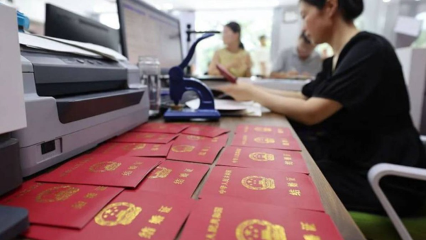 内地结婚人数不断下滑。 内地结婚人数不断下滑。