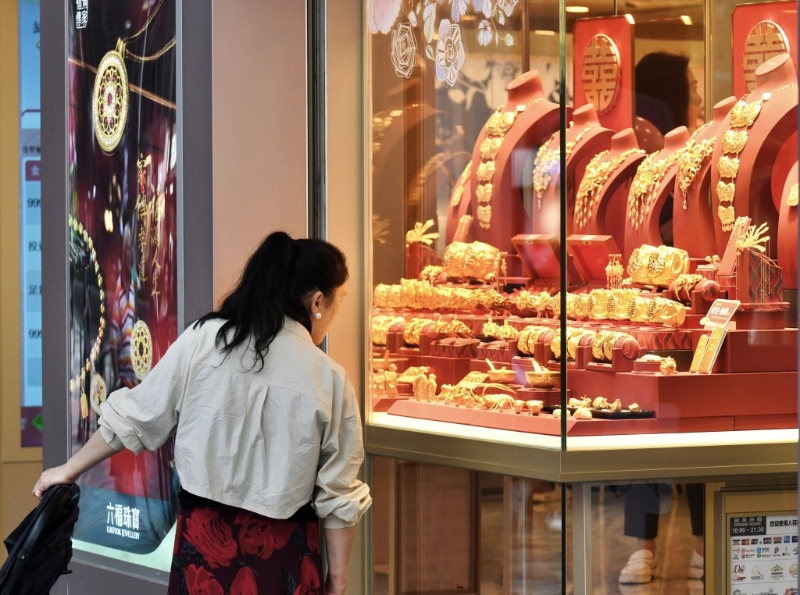 业界料五一黄金周仍会有内地旅客来港买金或买药。.jpg 业界料五一黄金周仍会有内地旅客来港买金或买药。.jpg