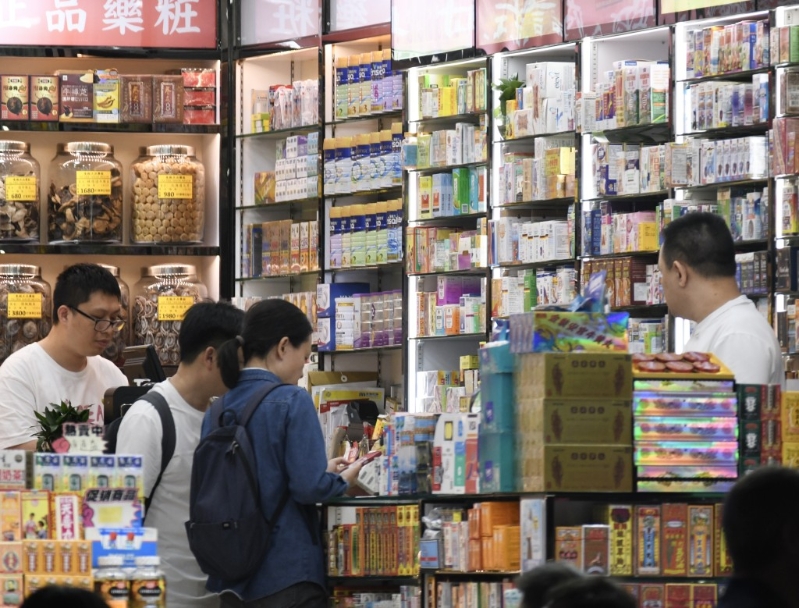 药房是内地游客来香港热门购物地。资料图片 药房是内地游客来香港热门购物地。资料图片