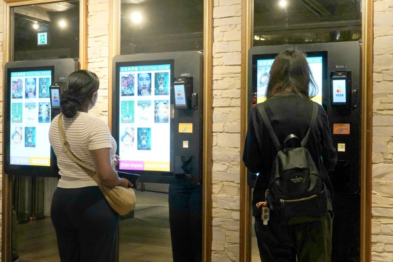 内地戏迷到港观影。 内地戏迷到港观影。