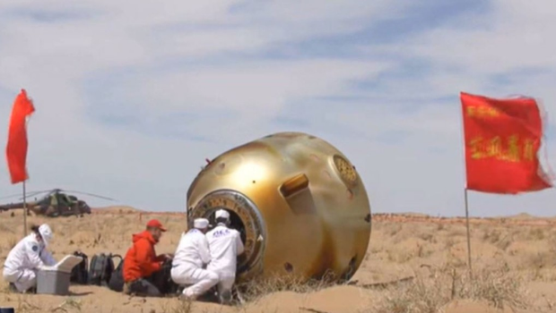 神舟十九号中午返回东风着陆场。 央视截图 神舟十九号中午返回东风着陆场。 央视截图