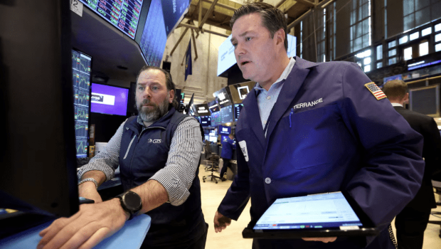 美国商务部日前数据显示,第一季国内生产总值(GDP)意外倒退0.3%。 美国商务部日前数据显示,第一季国内生产总值(GDP)意外倒退0.3%。