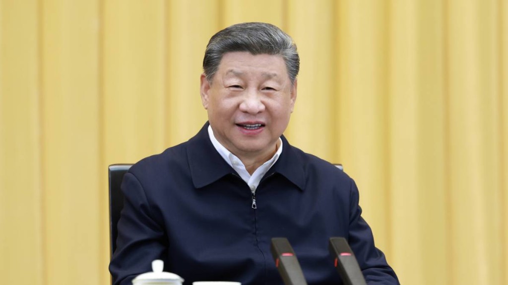 习近平在上海主持座谈会并讲话。 习近平在上海主持座谈会并讲话。