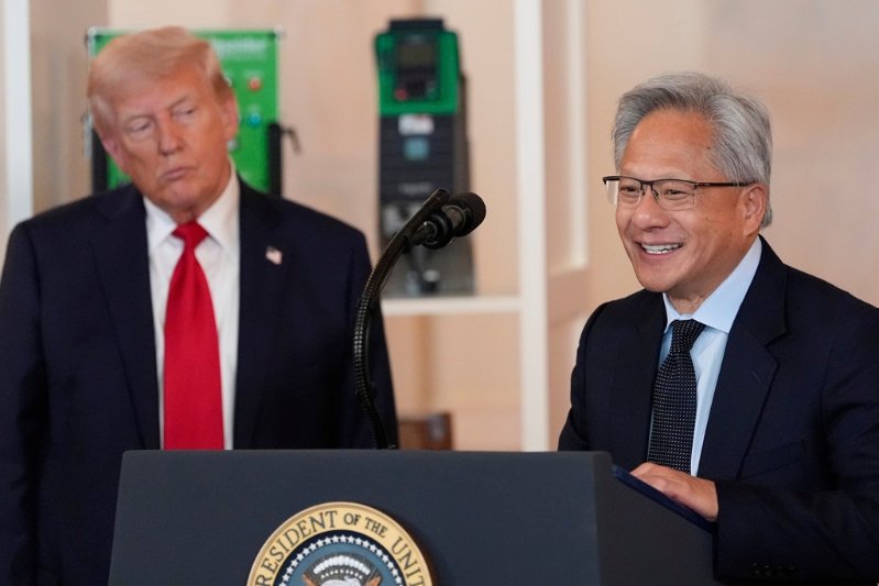 黄仁勋(右) 黄仁勋(右)