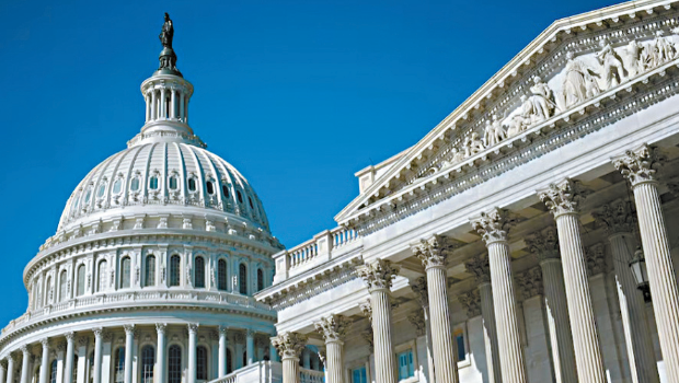 参议院在共和党人护航下,继续允许总统特朗普对外征收关税。 参议院在共和党人护航下,继续允许总统特朗普对外征收关税。