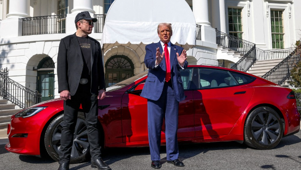 特朗普(右) 特朗普(右)