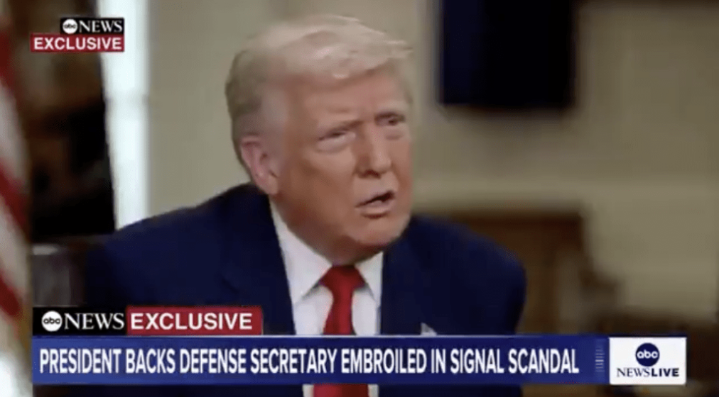 朗普面带愠色地反驳:“百分之百? 这问题很蠢。” 朗普面带愠色地反驳:“百分之百? 这问题很蠢。”