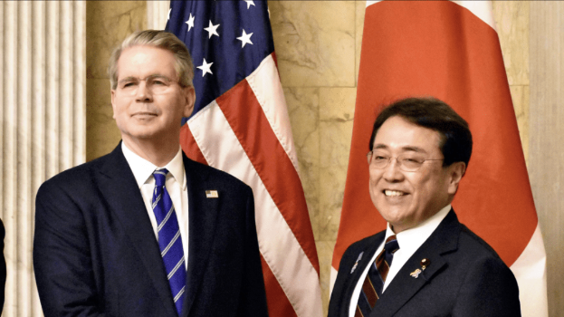 赤泽亮正与美国财政部长贝特森 赤泽亮正与美国财政部长贝特森