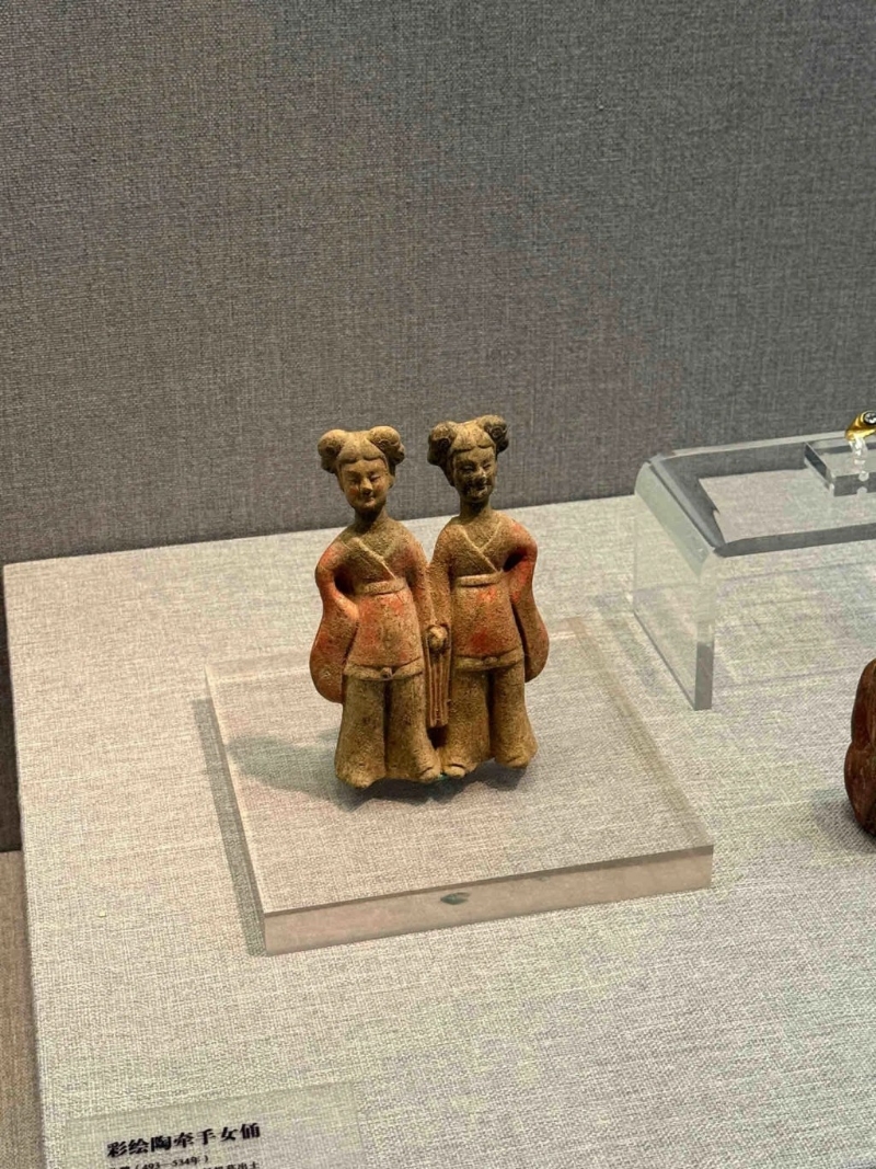 牵手女陶俑 牵手女陶俑