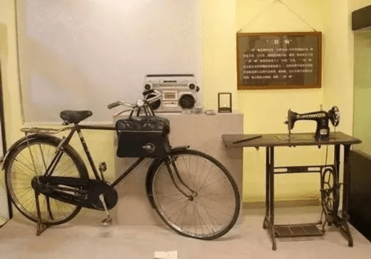 七十年代结婚必备的三转一响。 东方网 七十年代结婚必备的三转一响。 东方网