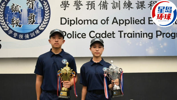 两位得奖学员接受访问。 两位得奖学员接受访问。