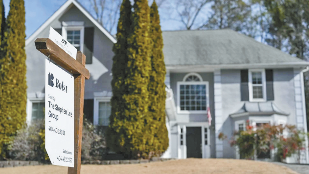 随着贷款利率上升和房价上涨,美国人民越来越难买得起房子。 随着贷款利率上升和房价上涨,美国人民越来越难买得起房子。