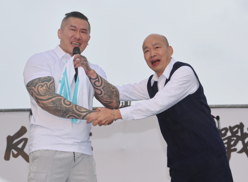 韩国瑜(右) 韩国瑜(右)