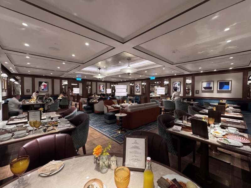 汉普阁另一卖点是有贵宾式的礼宾服务,不时会有侍应来询问要否点菜,犹如吃法国菜般。 汉普阁另一卖点是有贵宾式的礼宾服务,不时会有侍应来询问要否点菜,犹如吃法国菜般。