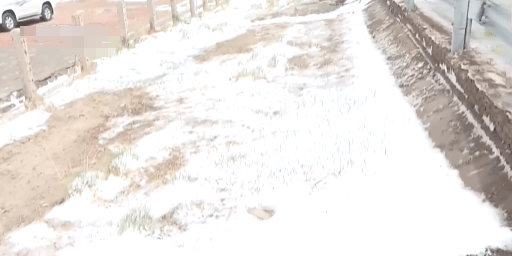 甘肃高速路段出现降雪结冰。 甘肃高速路段出现降雪结冰。