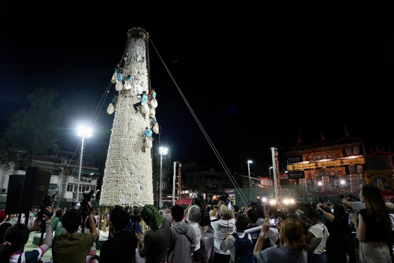 图为去年抢包山决赛。 图为去年抢包山决赛。