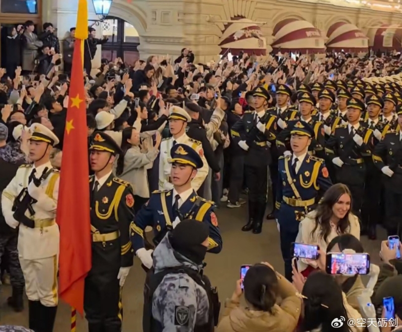 解放军仪仗队参与莫斯科阅兵彩排。 微博@空天砺剑 解放军仪仗队参与莫斯科阅兵彩排。 微博@空天砺剑