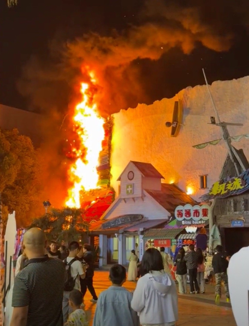 起火现场。 起火现场。