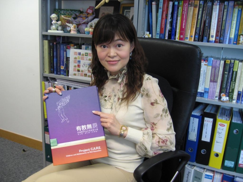 冯丽姝与团队出版多本实务手册,派发到不同学校。 冯丽姝与团队出版多本实务手册,派发到不同学校。