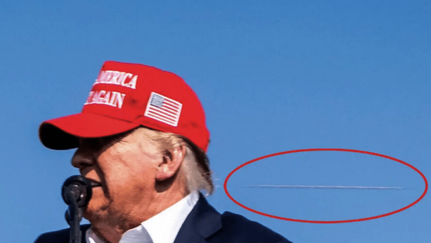 纽时摄影记者米尔斯凭藉拍摄的特朗普遇刺事件子弹划过的照片,荣获突发新闻摄影奖。 纽时摄影记者米尔斯凭藉拍摄的特朗普遇刺事件子弹划过的照片,荣获突发新闻摄影奖。