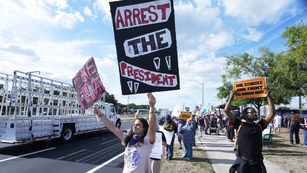美国多个城市在国际劳动节有数以万计人上街,捍卫移民权利。 美国多个城市在国际劳动节有数以万计人上街,捍卫移民权利。