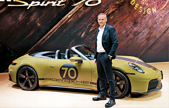 保时捷刚于上海车展发表911 Spirit 70限量版,全球1,500辆,以911 GTS混能开篷版为基础,香港定价432.6万元起。 保时捷刚于上海车展发表911 Spirit 70限量版,全球1,500辆,以911 GTS混能开篷版为基础,香港定价432.6万元起。