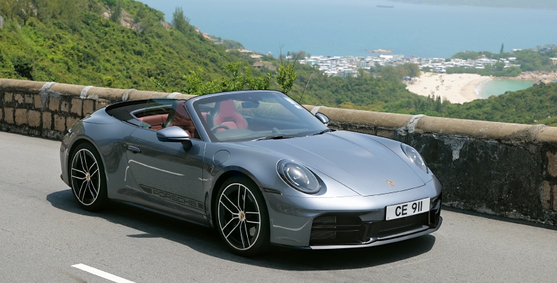 新款911 Carrera Cabriolet(992.2)入门开篷版定价高达271万元,示范车加上18项配件连税落地价接近327万元。 新款911 Carrera Cabriolet(992.2)入门开篷版定价高达271万元,示范车加上18项配件连税落地价接近327万元。