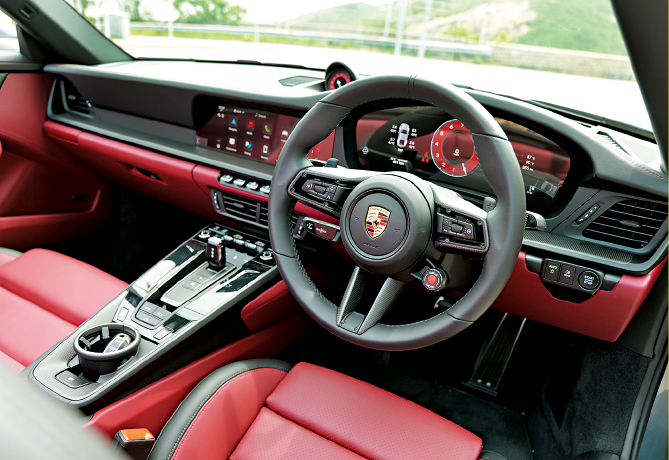 新版改用12.6吋弧形全数码仪表板,并提供经典5圆表或其他显示模式。 新版改用12.6吋弧形全数码仪表板,并提供经典5圆表或其他显示模式。