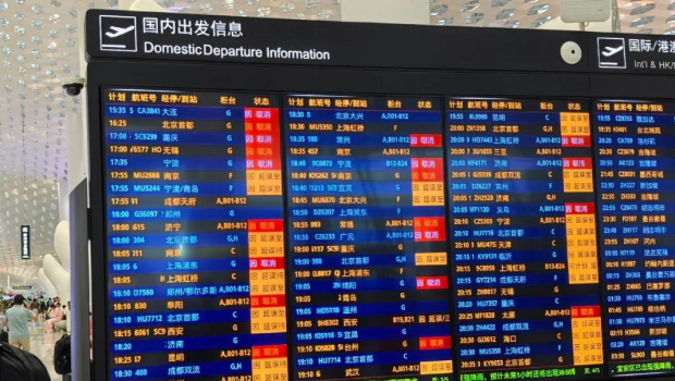 深圳机场受暴雨影响,大量航班延误。小红书@那又怎样 深圳机场受暴雨影响,大量航班延误。小红书@那又怎样