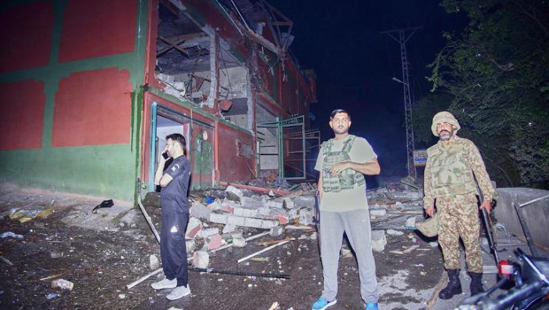 印度对巴基斯坦发射导弹。 印度对巴基斯坦发射导弹。