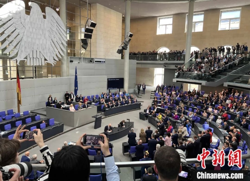 德国联邦议院召开全体会议 德国联邦议院召开全体会议