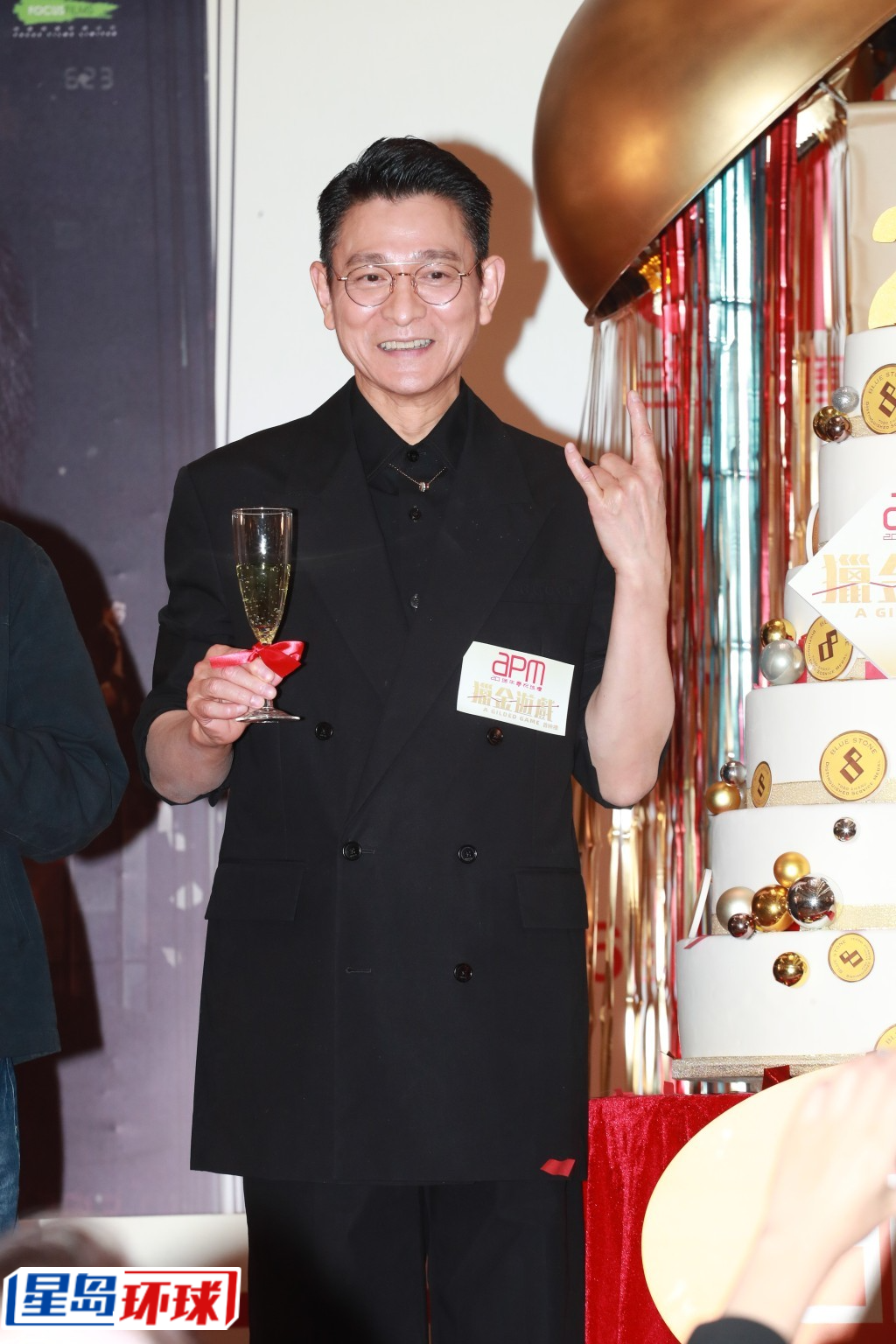 华仔台上表示,希望大家睇完该片会潜移默化找到自己的养份。 华仔台上表示,希望大家睇完该片会潜移默化找到自己的养份。