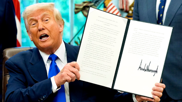 美联社6日报导,美国总统特朗普下周出访中东期间,预计将宣布美国将改称“波斯湾”为“阿拉伯湾”。 美联社6日报导,美国总统特朗普下周出访中东期间,预计将宣布美国将改称“波斯湾”为“阿拉伯湾”。