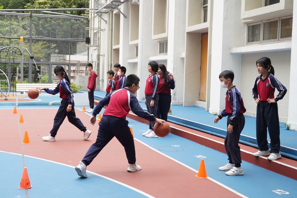 香港教育局将为每间参与学校每学年提供总额上限达19万元的津贴。 香港教育局将为每间参与学校每学年提供总额上限达19万元的津贴。