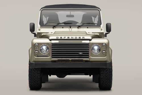 越野路虎(Land Rover)Classic Defender 90 Softop由Land Rover Classic部门旗下Works Bespoke团队负责制造。 越野路虎(Land Rover)Classic Defender 90 Softop由Land Rover Classic部门旗下Works Bespoke团队负责制造。