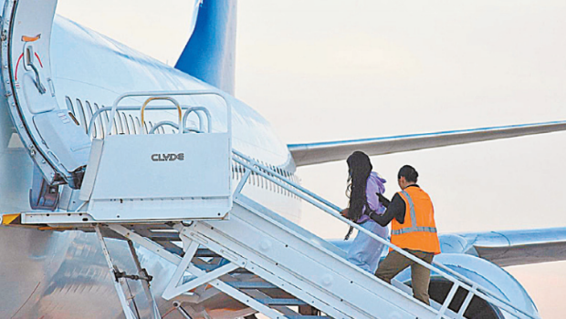 纽约南区联邦法官赫勒斯坦6日颁令,禁止特朗普政府引用《外国敌人法》驱逐被拘留于 其辖区内的非公民,认为此举超越法例授权。 纽约南区联邦法官赫勒斯坦6日颁令,禁止特朗普政府引用《外国敌人法》驱逐被拘留于 其辖区内的非公民,认为此举超越法例授权。