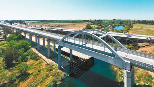 原定耗资330亿元的加州高铁,目前预算已超支3倍多,总统特朗普表示,联邦政府不会再为这个计划提供资金。 原定耗资330亿元的加州高铁,目前预算已超支3倍多,总统特朗普表示,联邦政府不会再为这个计划提供资金。