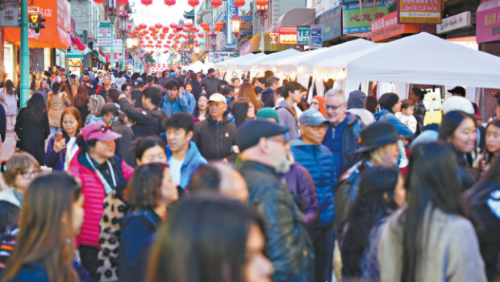 此前举办华埠夜市吸引人潮到华埠。《星岛》资料图片 此前举办华埠夜市吸引人潮到华埠。《星岛》资料图片