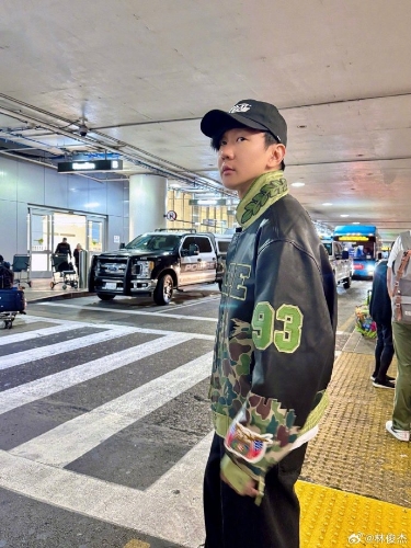 林俊杰多年来感情生活成谜。 林俊杰多年来感情生活成谜。