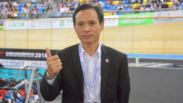 单车总会主席梁鸿德被指控曾要求运动员放弃一项比赛资格,让多一名运动员参加比赛。 (资料图片) 单车总会主席梁鸿德被指控曾要求运动员放弃一项比赛资格,让多一名运动员参加比赛。 (资料图片)