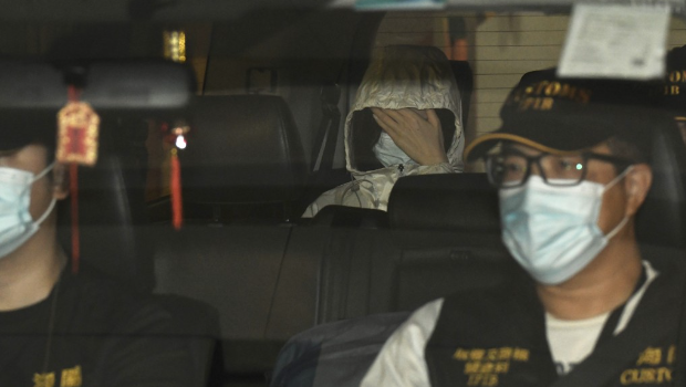 海关至今拘捕2人,包括公司的女秘书。 海关至今拘捕2人,包括公司的女秘书。