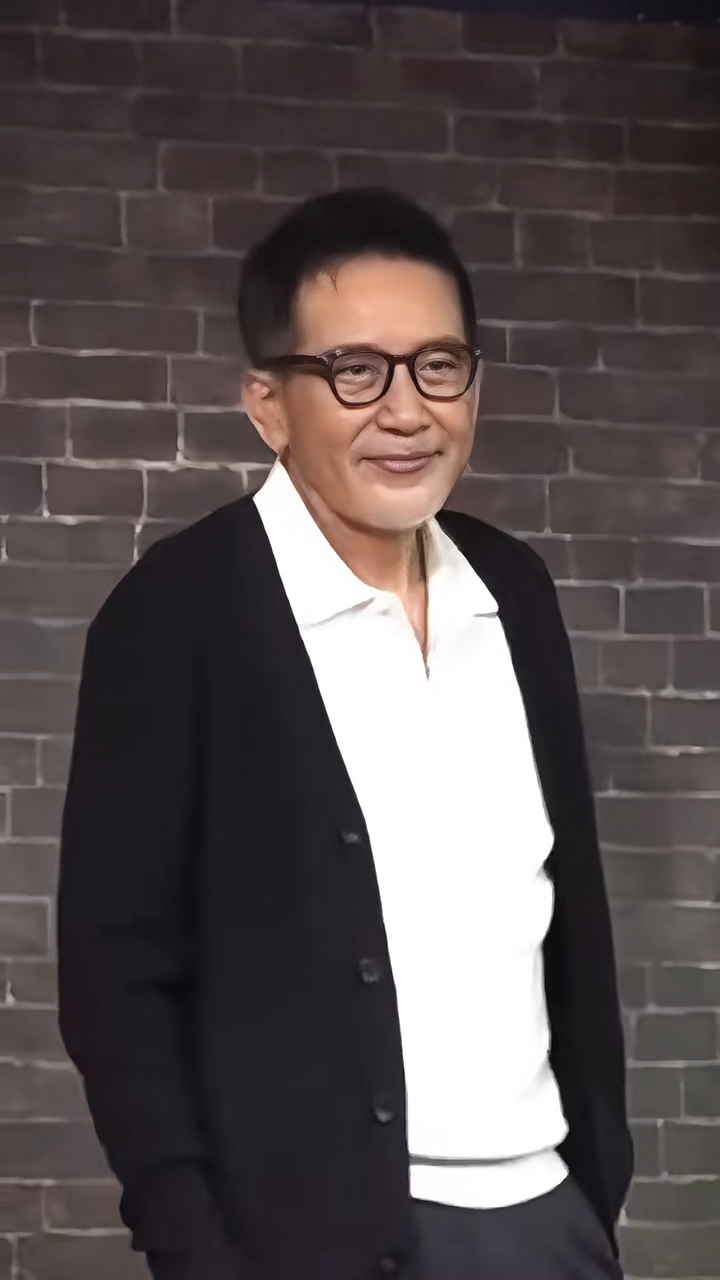 秦汉流露儒雅气质。 秦汉流露儒雅气质。