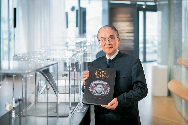 日本著名收藏家有川一三(Kazumi Arikawa)。 日本著名收藏家有川一三(Kazumi Arikawa)。