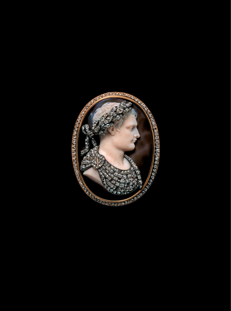 19世纪早期,罗马著名宝石雕刻家Nicola Morelli创作的拿破仑一世肖像浮雕胸针,以金、银、钻石及玛瑙打造而成。 19世纪早期,罗马著名宝石雕刻家Nicola Morelli创作的拿破仑一世肖像浮雕胸针,以金、银、钻石及玛瑙打造而成。