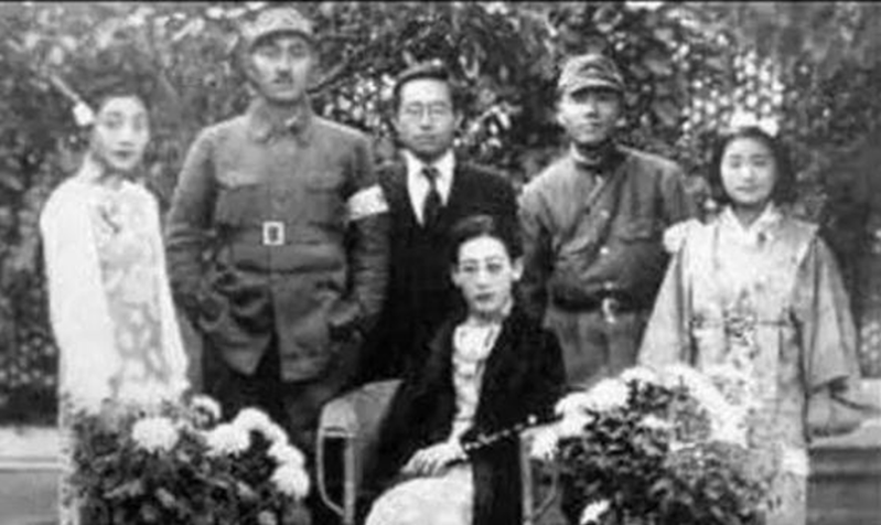 川岛芳子也是清朝皇室后代。 川岛芳子也是清朝皇室后代。