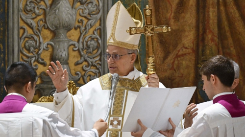 新教宗良十四世在西斯汀教堂主持上任后首场弥撒。 路透社 新教宗良十四世在西斯汀教堂主持上任后首场弥撒。 路透社