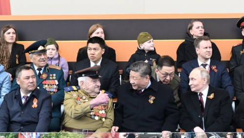 当地时间5月9日,俄罗斯举行盛大庆典,纪念苏联伟大卫国战争胜利80周年。国家主席习近平和来自世界20多个国家及国际组织领导人应邀出席庆典。新华社 当地时间5月9日,俄罗斯举行盛大庆典,纪念苏联伟大卫国战争胜利80周年。国家主席习近平和来自世界20多个国家及国际组织领导人应邀出席庆典。新华社