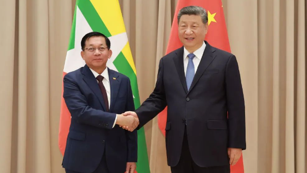 习近平主席会见缅甸领导人敏昂莱。 习近平主席会见缅甸领导人敏昂莱。