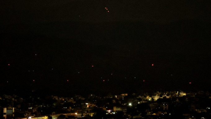 印度和巴基斯坦宣布停火后,印度防空系统在查谟市拦截空中物体。路透社 印度和巴基斯坦宣布停火后,印度防空系统在查谟市拦截空中物体。路透社